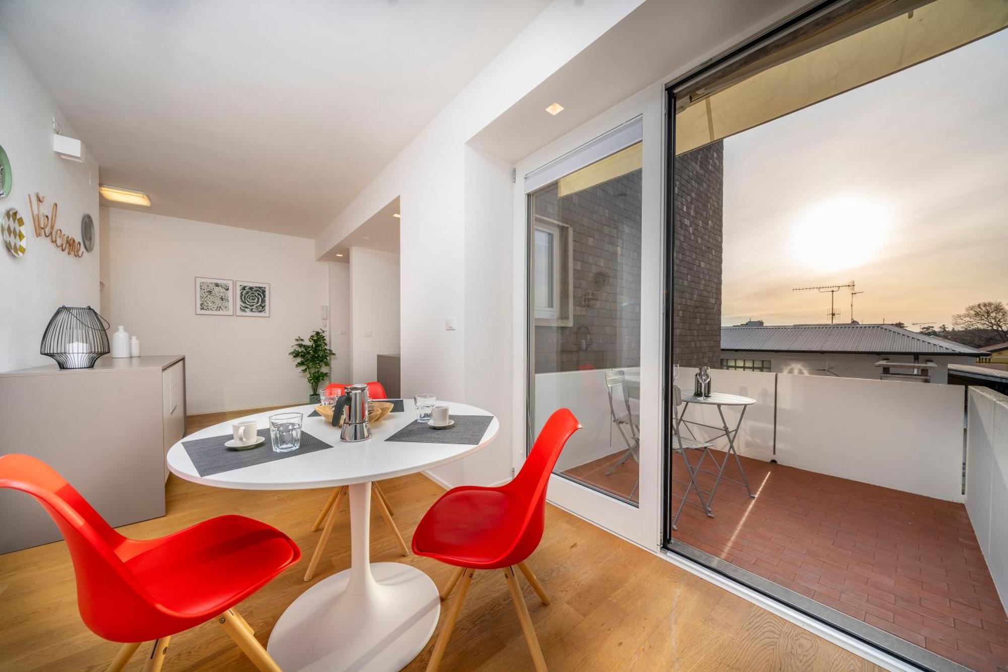 Cozy & Bright Apartment - W/ Balcony Udine Ngoại thất bức ảnh