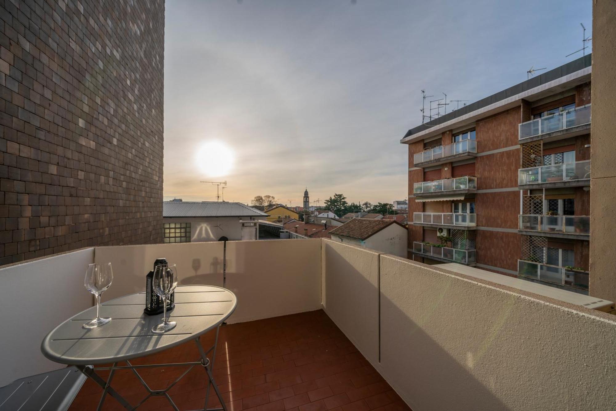 Cozy & Bright Apartment - W/ Balcony Udine Ngoại thất bức ảnh