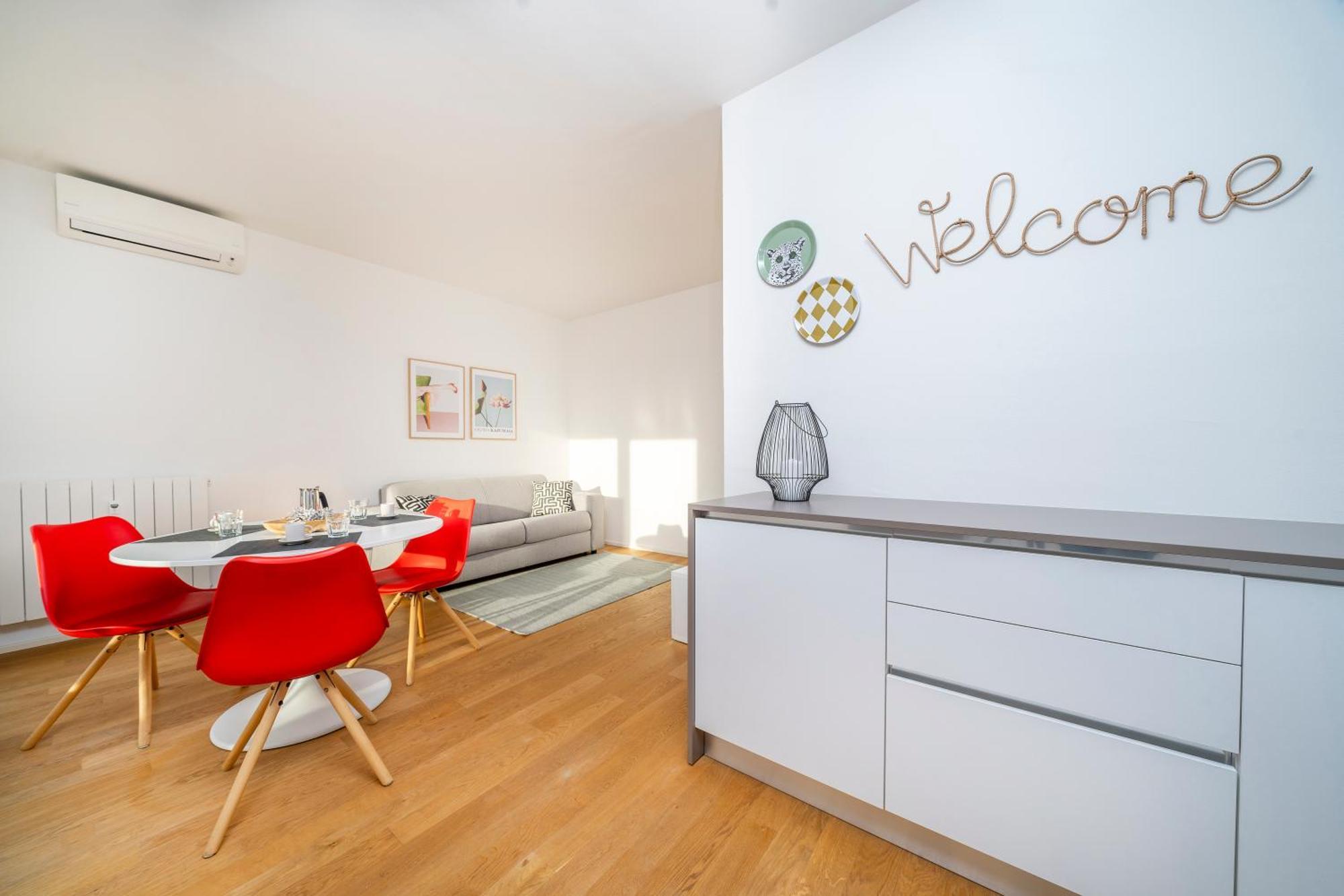 Cozy & Bright Apartment - W/ Balcony Udine Ngoại thất bức ảnh