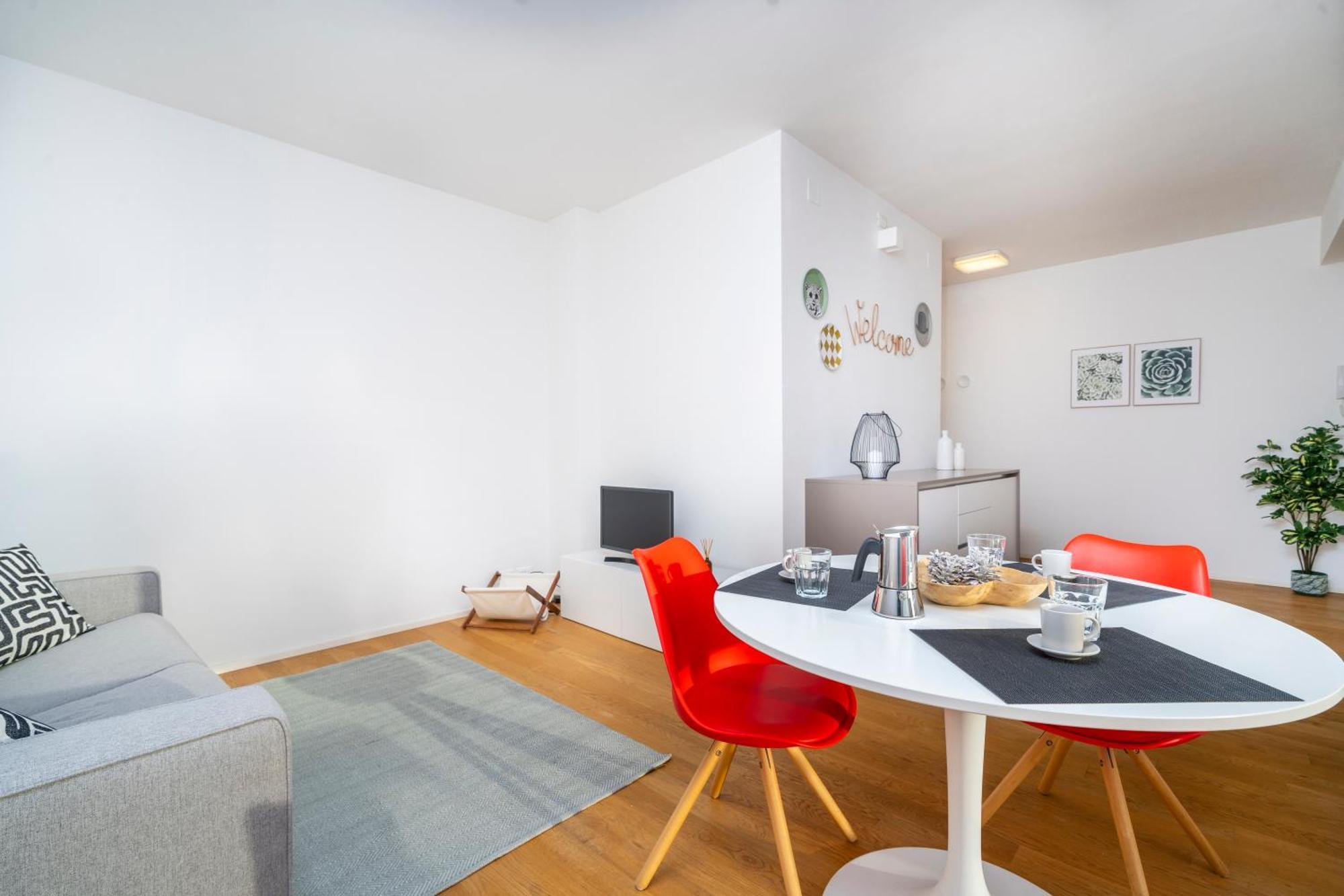 Cozy & Bright Apartment - W/ Balcony Udine Ngoại thất bức ảnh